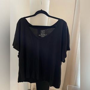 Torrid cropped v neck tee size 5